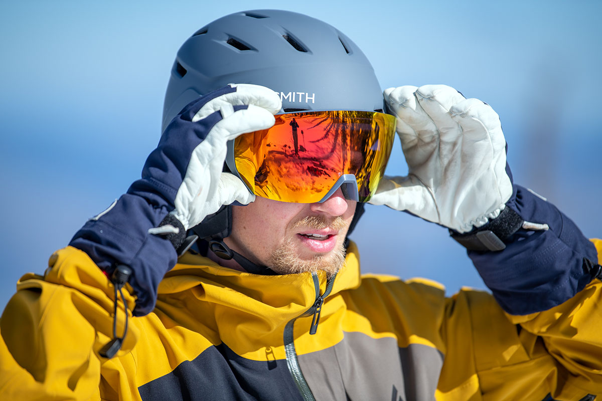 Smith Survey MIPS snow helmet (adjusting goggles)